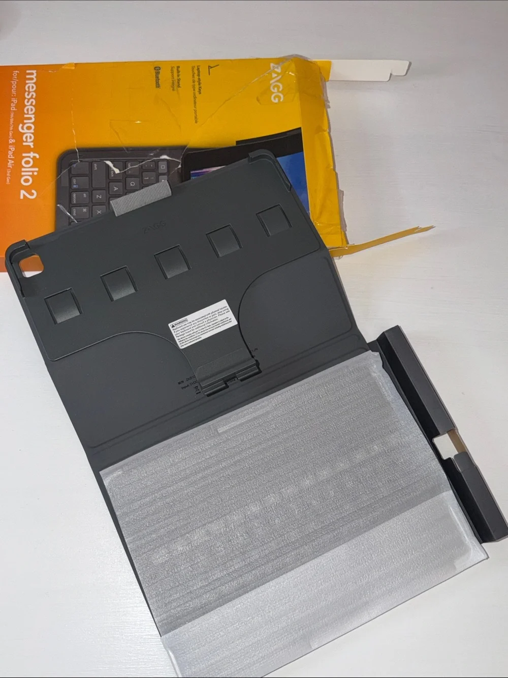 NEW Zagg Messenger Folio 2 Keyboard Case for iPad Air - Black